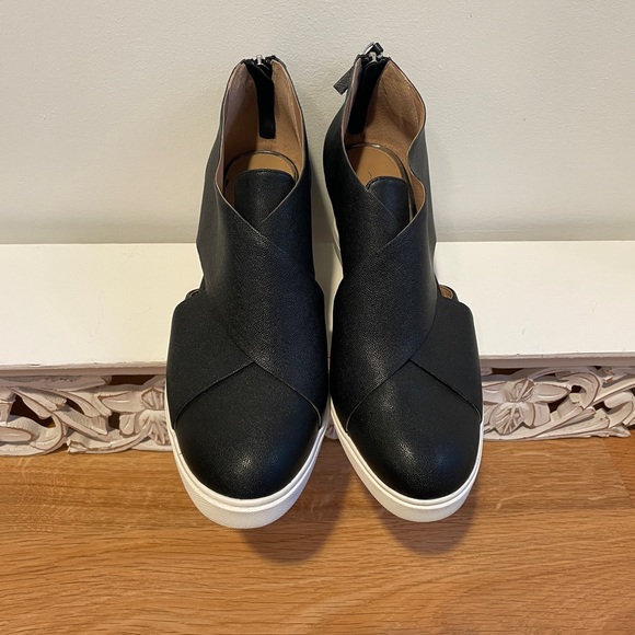 Linea Paolo Faith Wedge Black Leather Comfort Styling Sporty Soles Size 10 - Picture 4 of 9